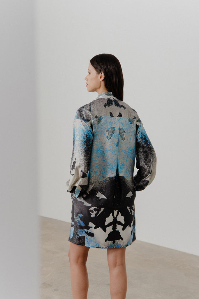 Back view of Kathryn with back pleat