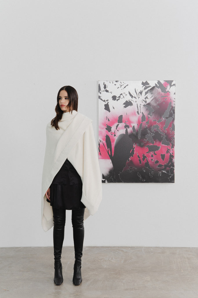 A sharp silhouette with Gigli in ivory alpaca wrapped over black silk charmeuse